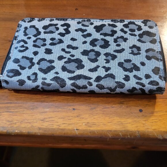 JACCLYN SMITH WOMAN'S HAND PURSE, HAS LOTS OF POCKETS, GREAT CONDITION - Picture 3 of 3